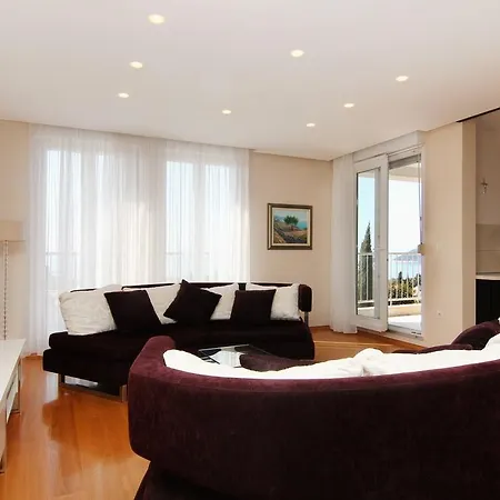 Apartment Luxuria *
