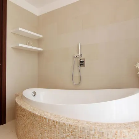 Luxuria Apartment *