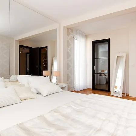 Luxuria Split